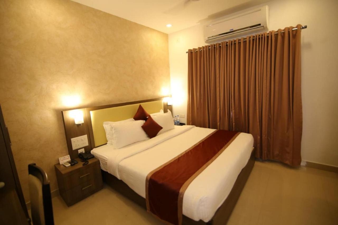 Hotel Monarch Kozhikode Exterior photo